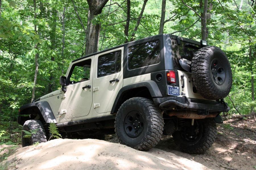  Jeep Wrangler Hemi AEV 2011 года  (фото 35 из 58)